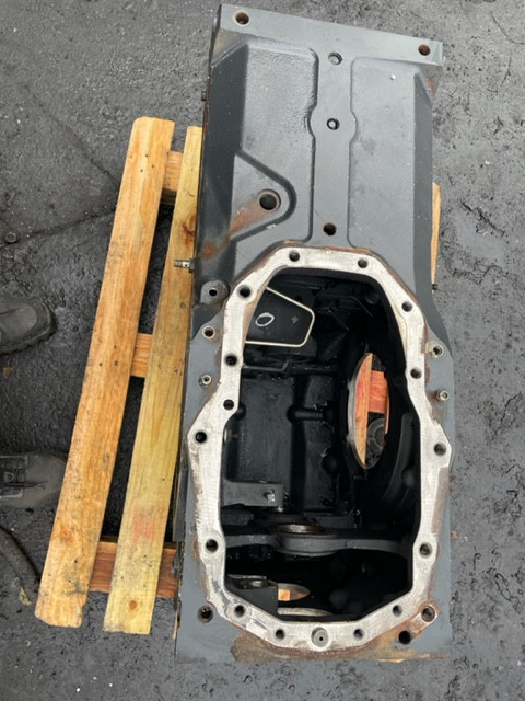 Claas Arion 610-650 Massey Ferguson 6470-6490 obudowa tylnego mostu