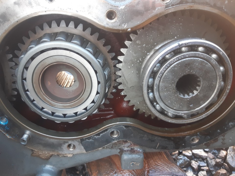 Claas lexion 580 skrzynia dzwon przekładnia tryby obudowa części