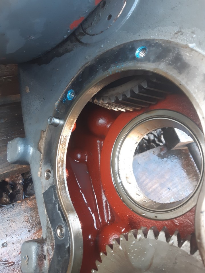 Claas lexion 580 skrzynia dzwon przekładnia tryby obudowa części