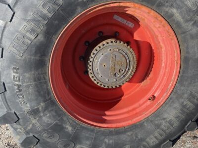 Claas Xerion 3300 Trac - Opony 650/85 R38 TRELLEBORG