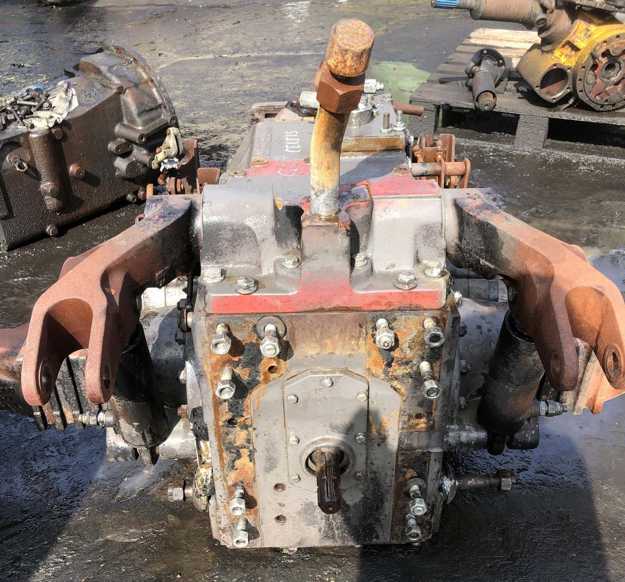 CLAAS- zwolnica skrzynia biegów hamulce podnośnik ramion CZĘŚCI