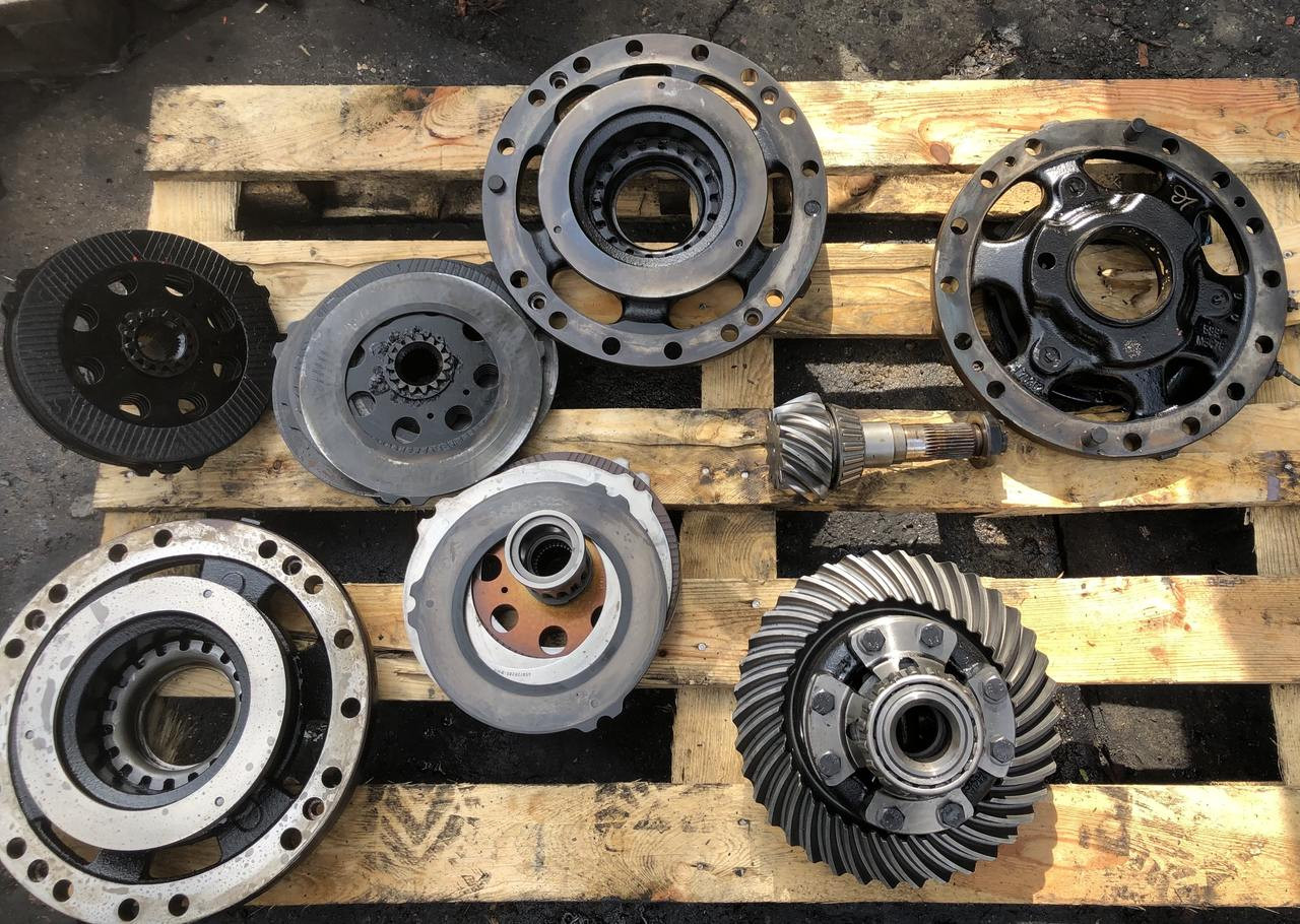 JCB- mechanizm róźnicowy wałek zwolnica zwrotnica JCB 541-531