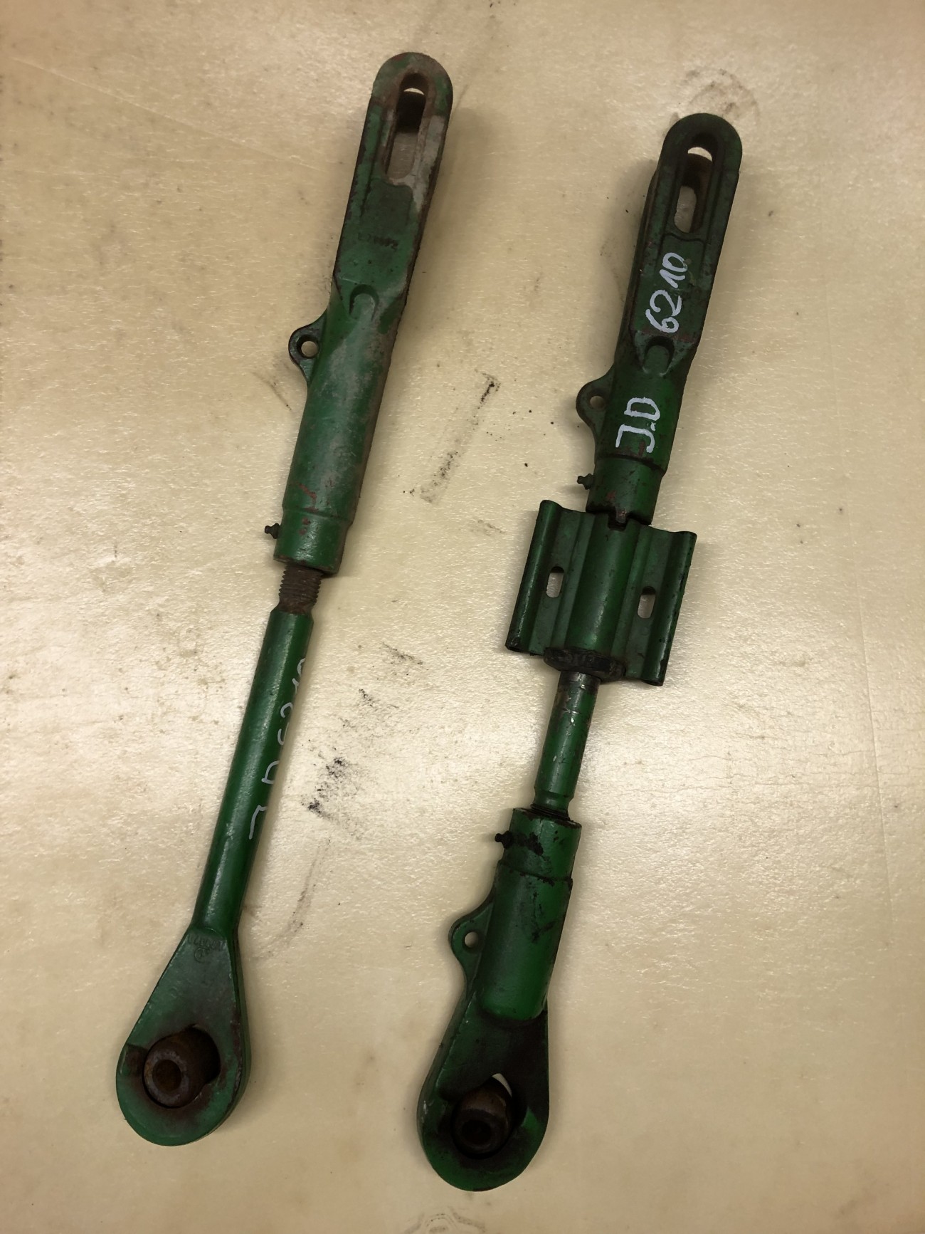 John Deere 6210 - Wieszak | Ramion Podnośnika