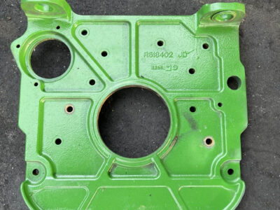 John Deere - [Kryza] Silnika R518402 | John Deere [Kryza] - Wspornik Silnika | John Deere 7420