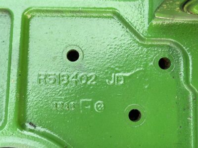 John Deere - [Kryza] Silnika R518402 | John Deere [Kryza] - Wspornik Silnika | John Deere 7420