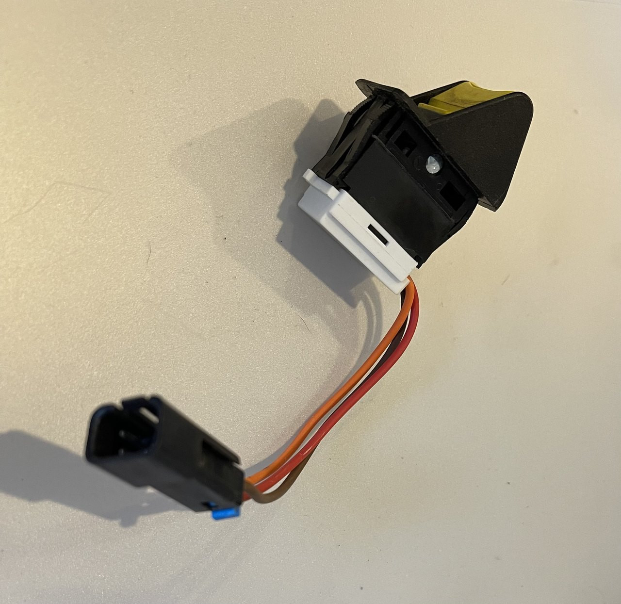 JOHN DEERE RE 563582-włącznik tylnego WOMu