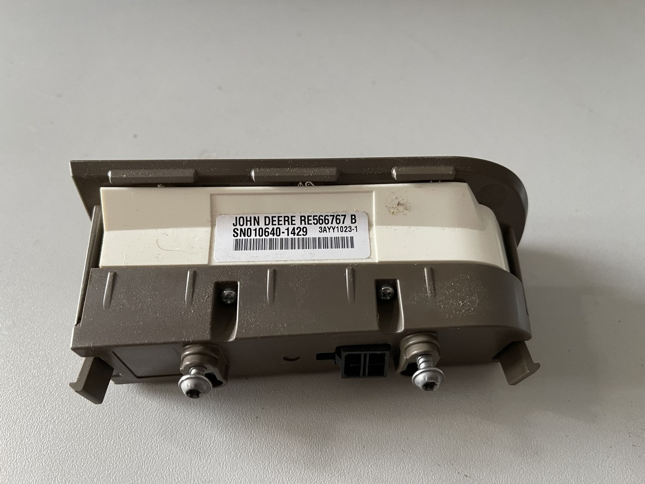 JOHN DEERE RE 566767-sterownik