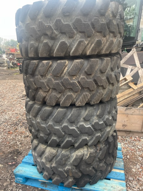 Koła opony firestone 405/70 r18 Cat 906