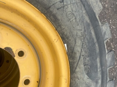 Koła opony firestone 405/70 r18 Cat 906