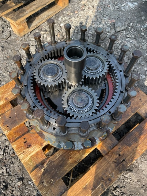 Liebherr L544 zwolnica tylna kompletna