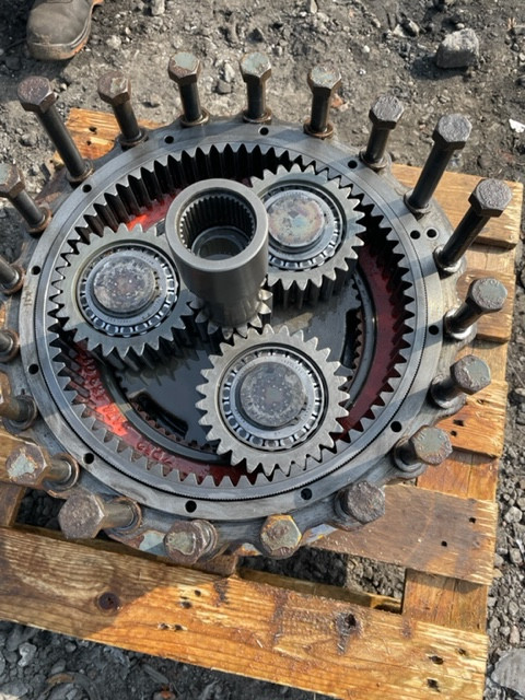 Liebherr L544 zwolnica tylna kompletna