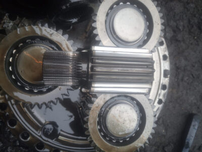 Liebherr L564 , L574 zwolnica przednia