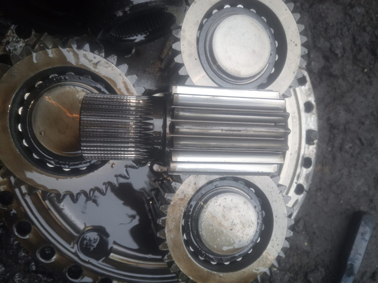 Liebherr L564 , L574 zwolnica przednia