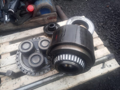 Liebherr L564 , L574 zwolnica przednia