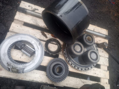 Liebherr L564 , L574 zwolnica przednia