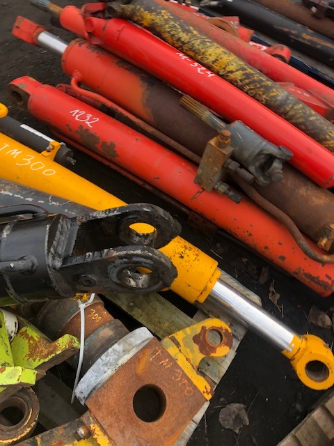 Matbro ts 280 ts 290 siłownik wychyłu łyźki