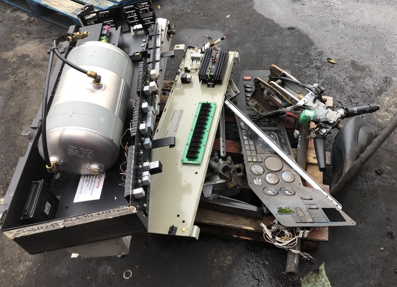 Mercedes Setra Evobus- części róźne/autobus kierownica/przekażniki i inne