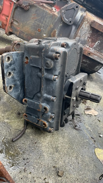 New Holland - WOM Przedni