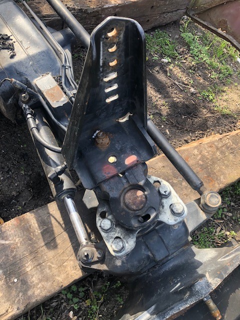 New Hollland wspornik błotnika skrętny