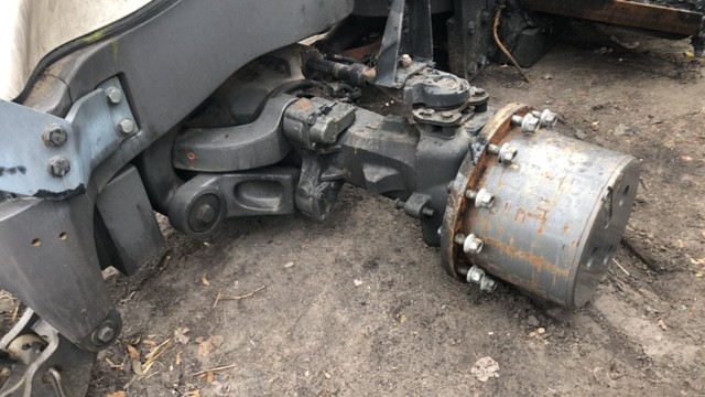 Oś 4293140M94 | Oś 770 /618 Massey Ferguson 8650 - 8690 ~ Zwolnica Zwrotnica