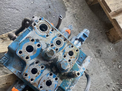 Rozdzielacz Liebherr 00916574 / R02 / M7-3005-02/3M7-22