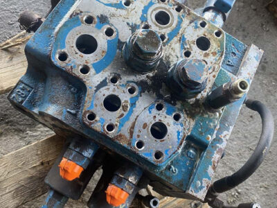 Rozdzielacz Liebherr 00916574 / R02 / M7-3005-02/3M7-22