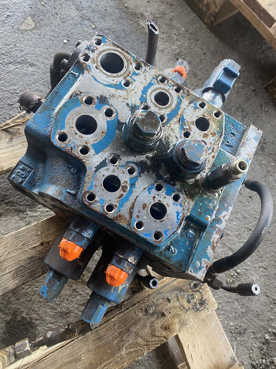 Rozdzielacz Liebherr 00916574 / R02 / M7-3005-02/3M7-22