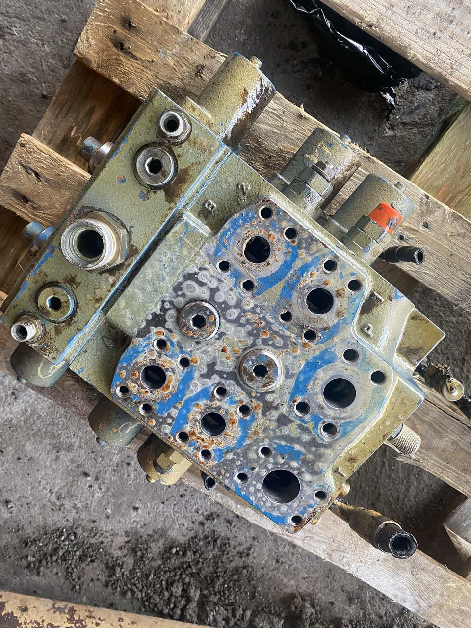 Rozdzielacz Liebherr 00916574 / R02 / M7-3005-02/3M7-22