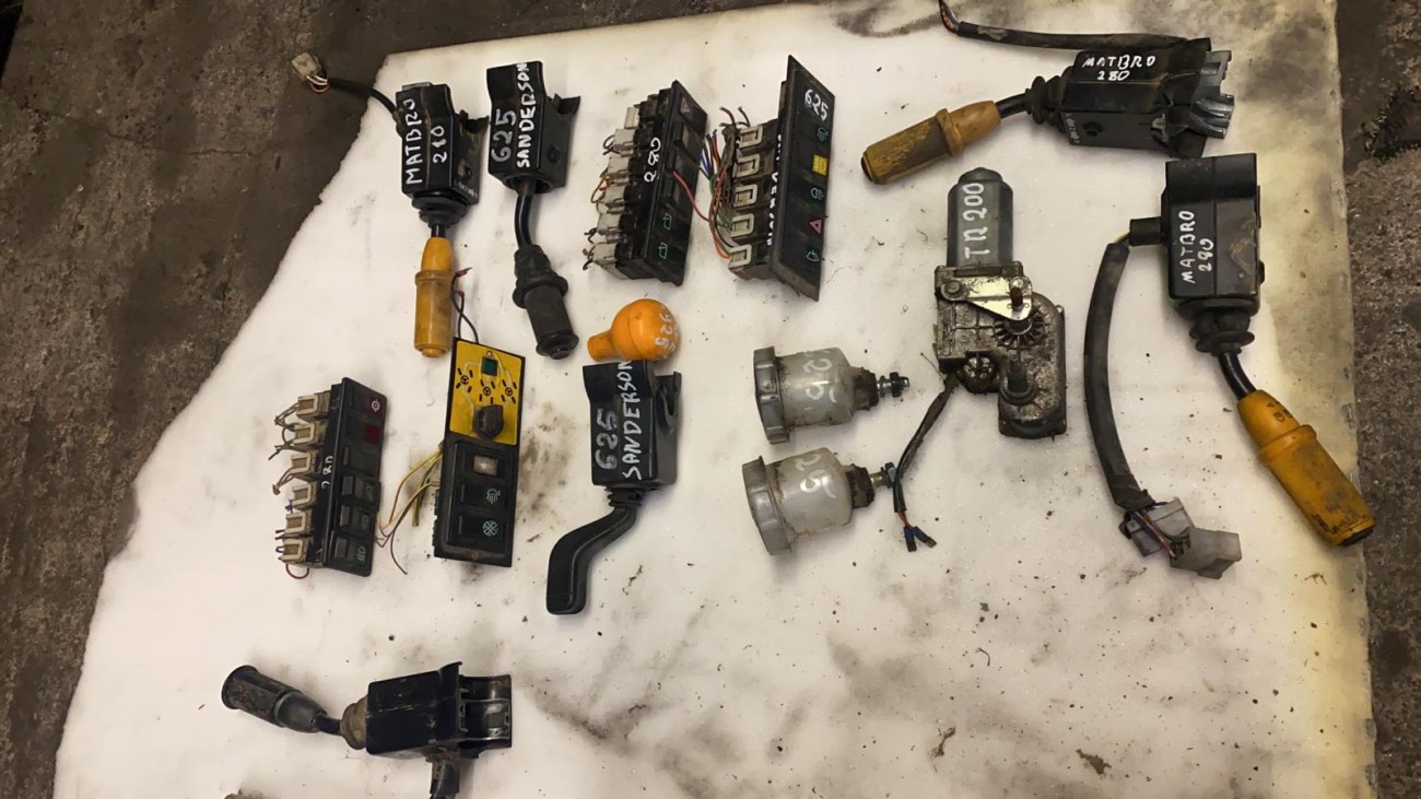 Sanderson 625 - Joysticki | Joystick | Wskażniki | Kontrolki | Plastiki - [KABINA CZĘŚCI]