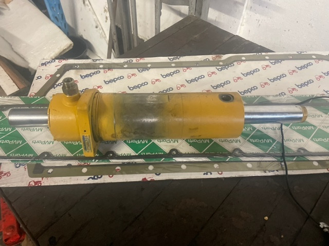 Siłownik skrętu Cat th360 , th330 , th220