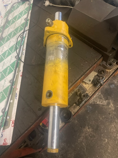 Siłownik skrętu Cat th360 , th330 , th220