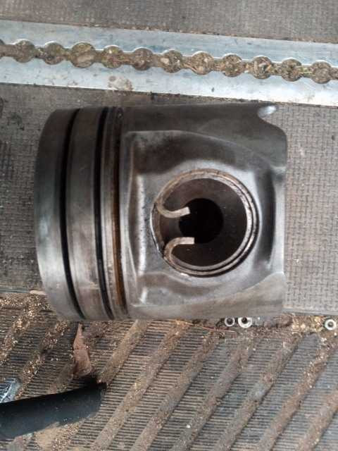 Mercedes OM502LA - tłok silnika 5410300217