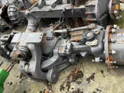 Valtra S322 most napędowy przedni części