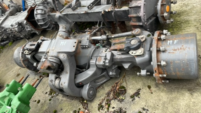 Valtra S322 most napędowy przedni części