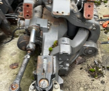 Valtra S322 most napędowy przedni części