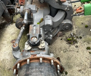 Valtra S322 most napędowy przedni części