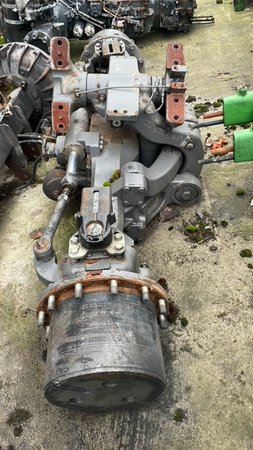 Valtra S322 most napędowy przedni części