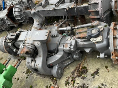 Valtra S322 most napędowy przedni części