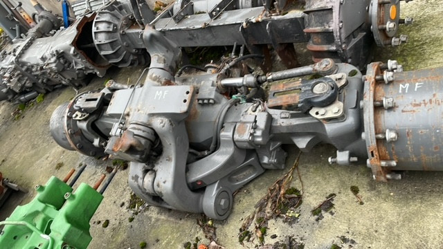 Valtra S322 most napędowy przedni części