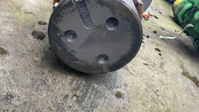 Valtra S322 most napędowy przedni części