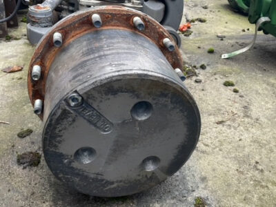 Valtra S322 most napędowy przedni części