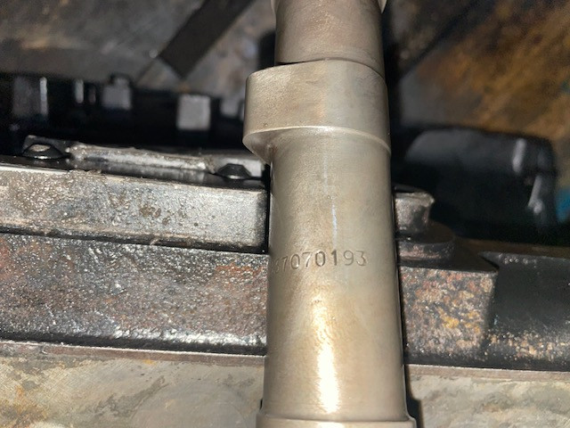 Wałek rozrządu 837070193 camshaft Sisu 620 oryginał