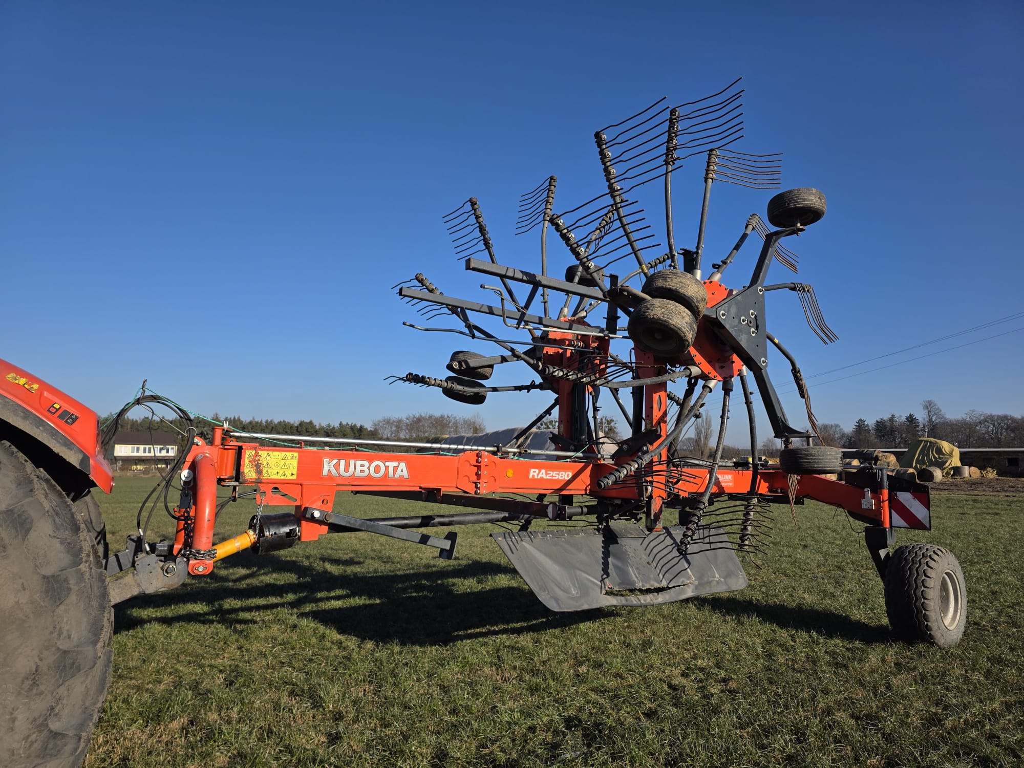 Zgrabiarka do siana, zielonek Kubota Ra 2580