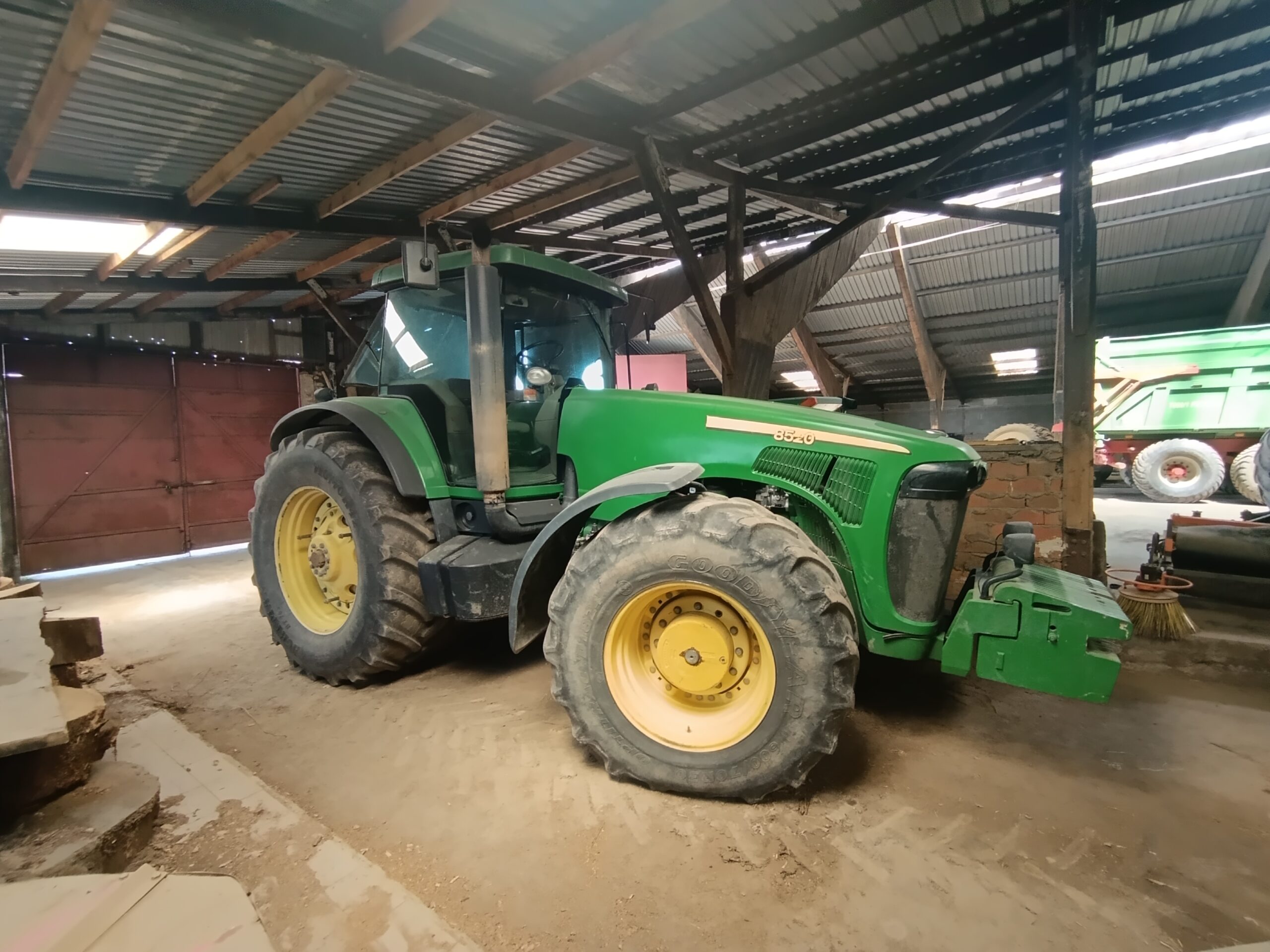 John Deere 8520
