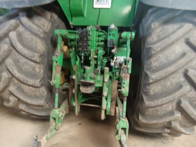 John Deere 8520