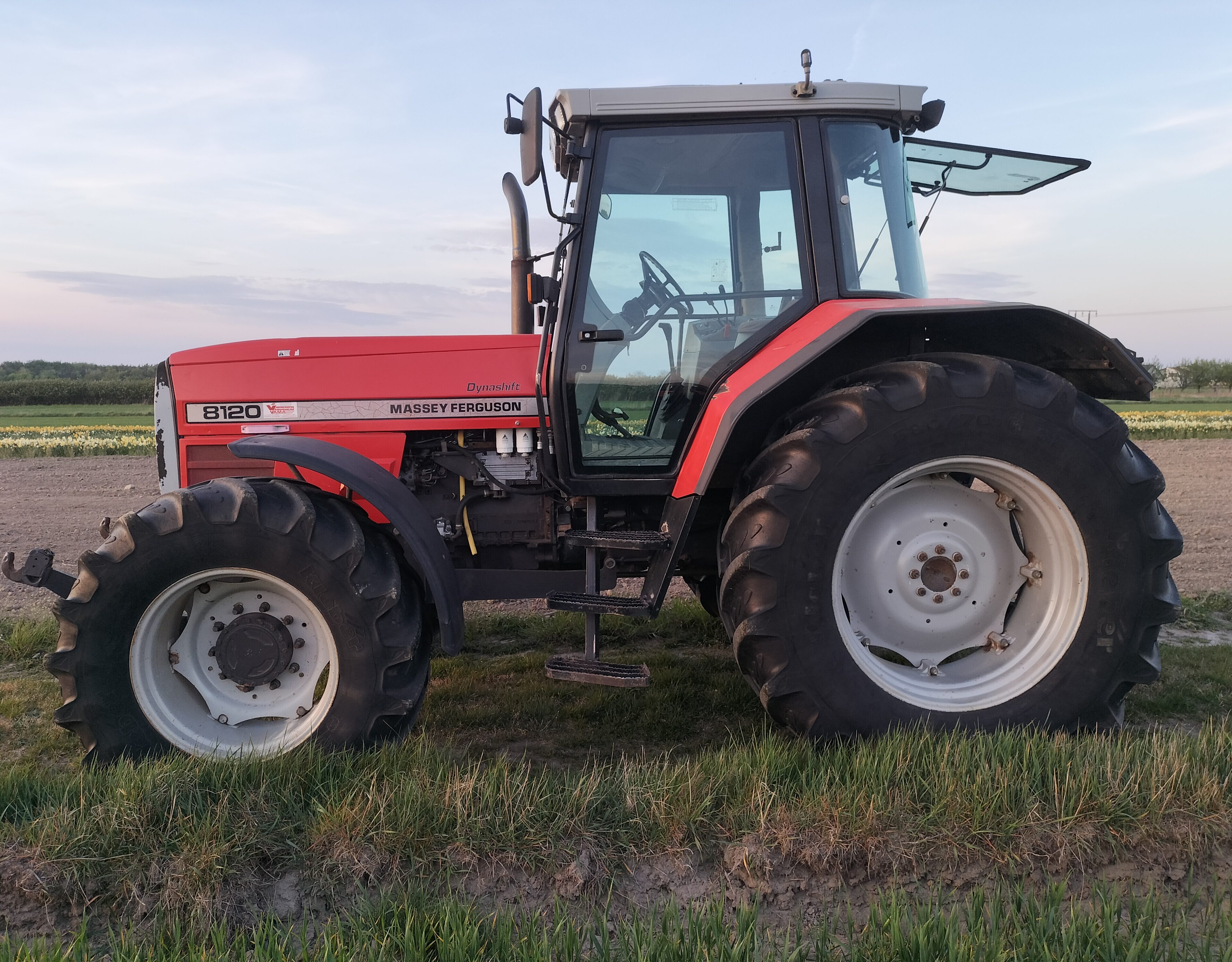 Massey Ferguson 8120