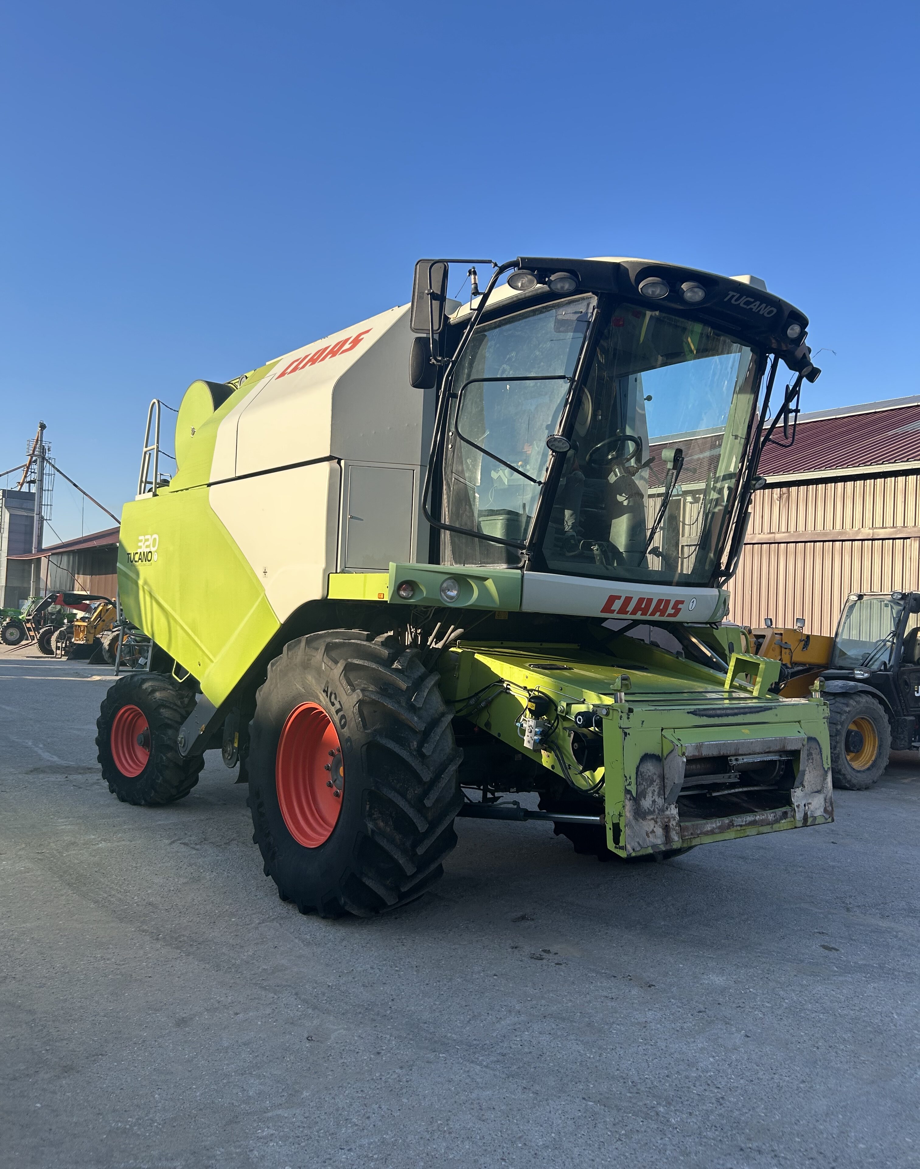 Claas tucano 320