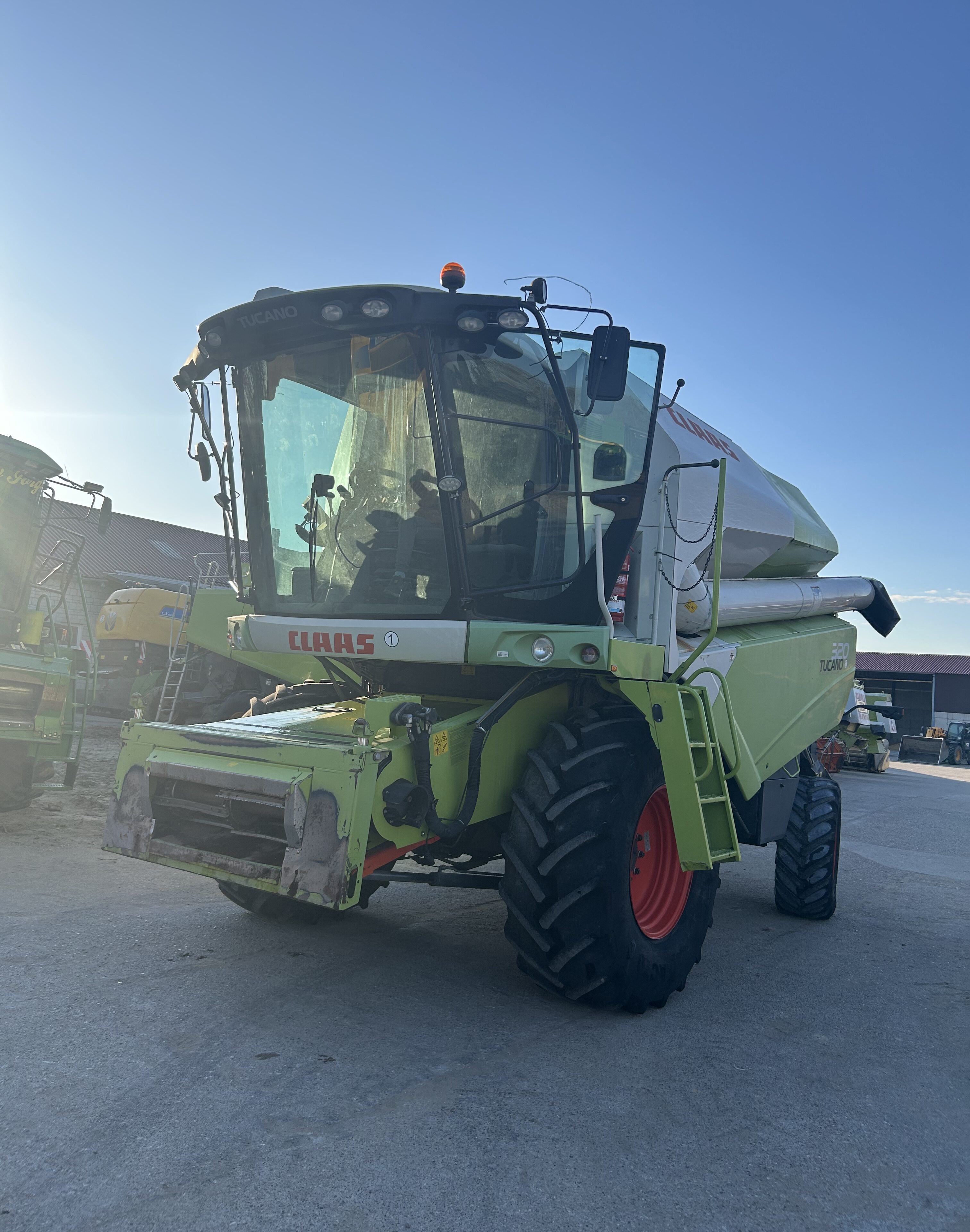 Claas tucano 320
