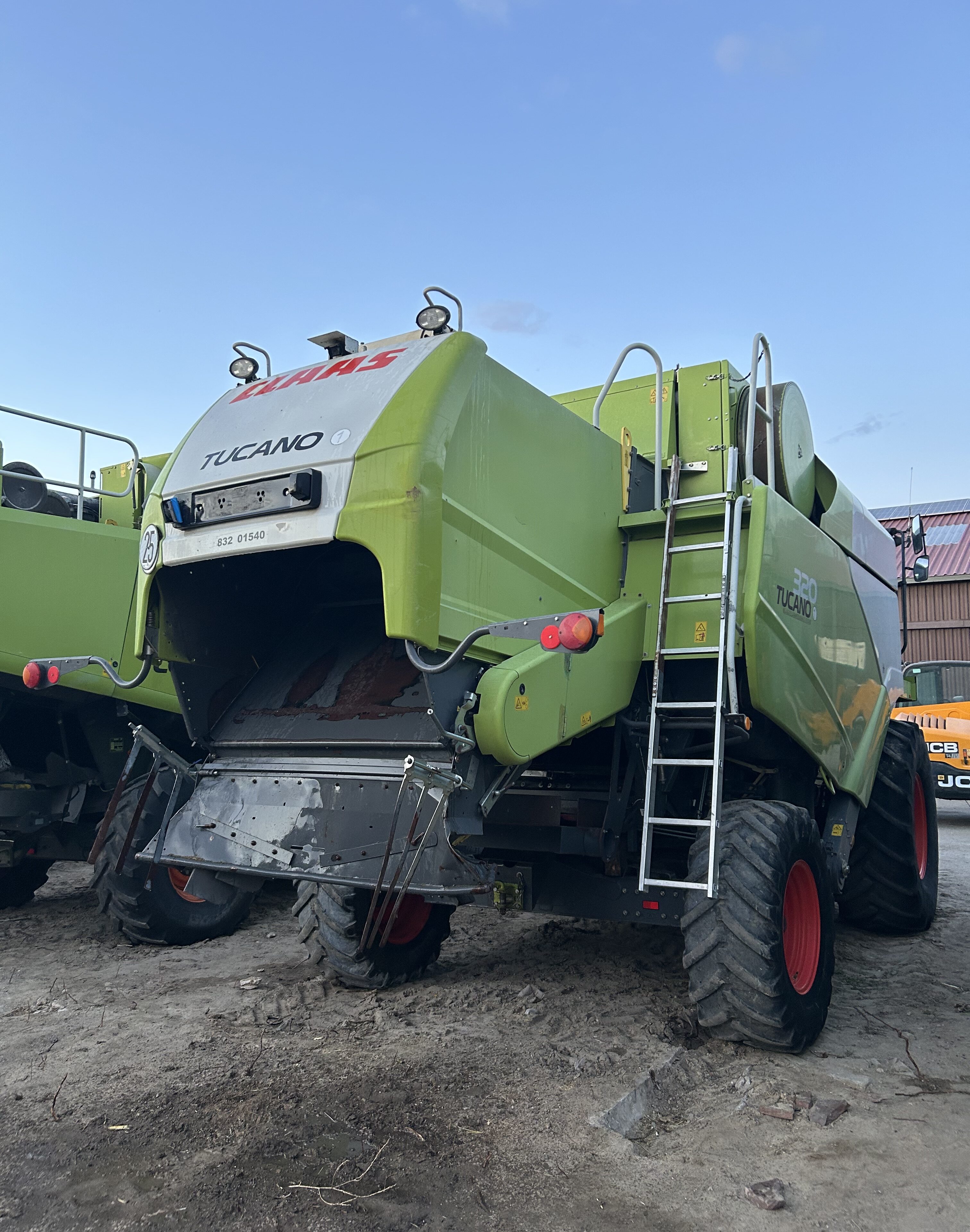 Claas tucano 320