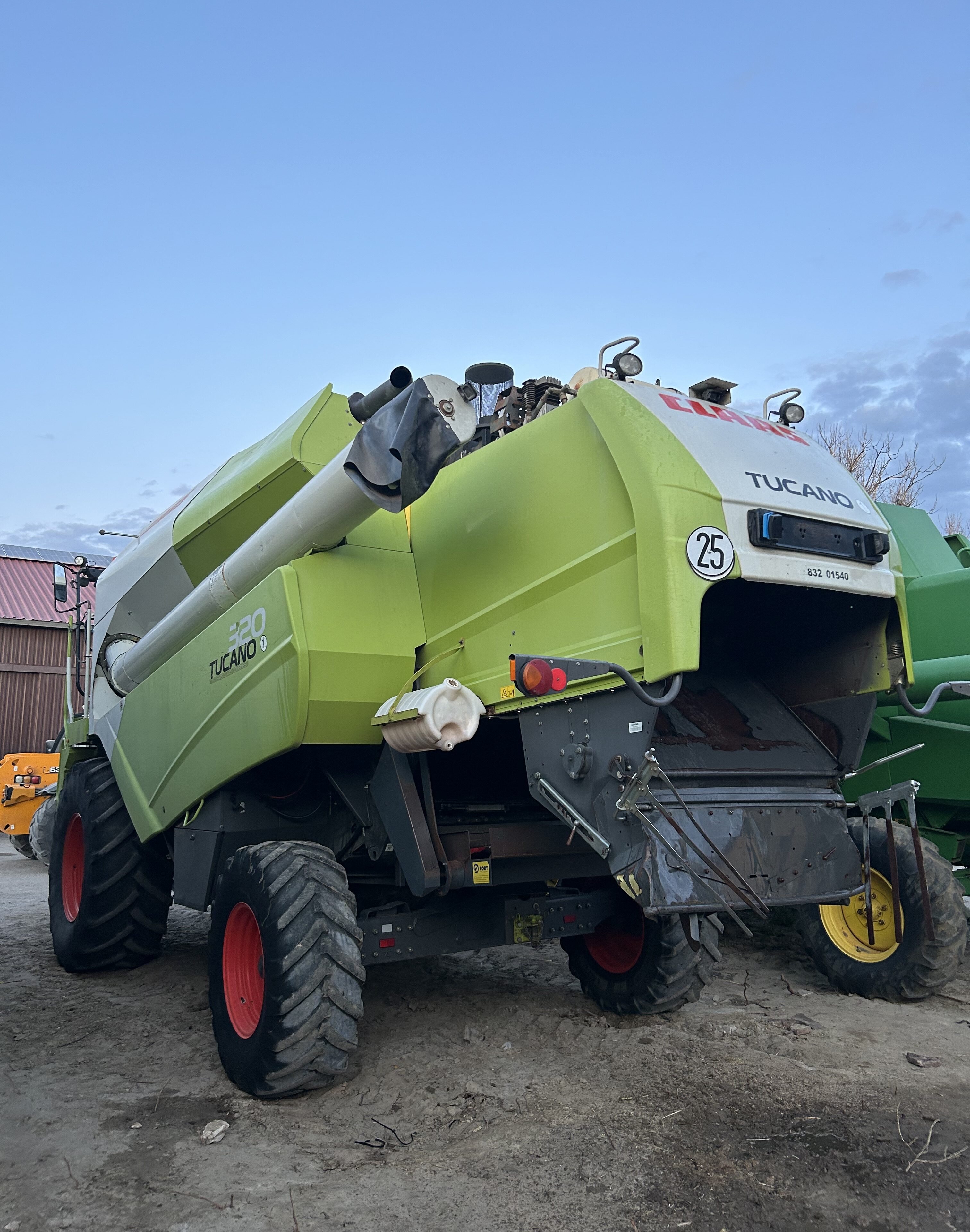 Claas tucano 320